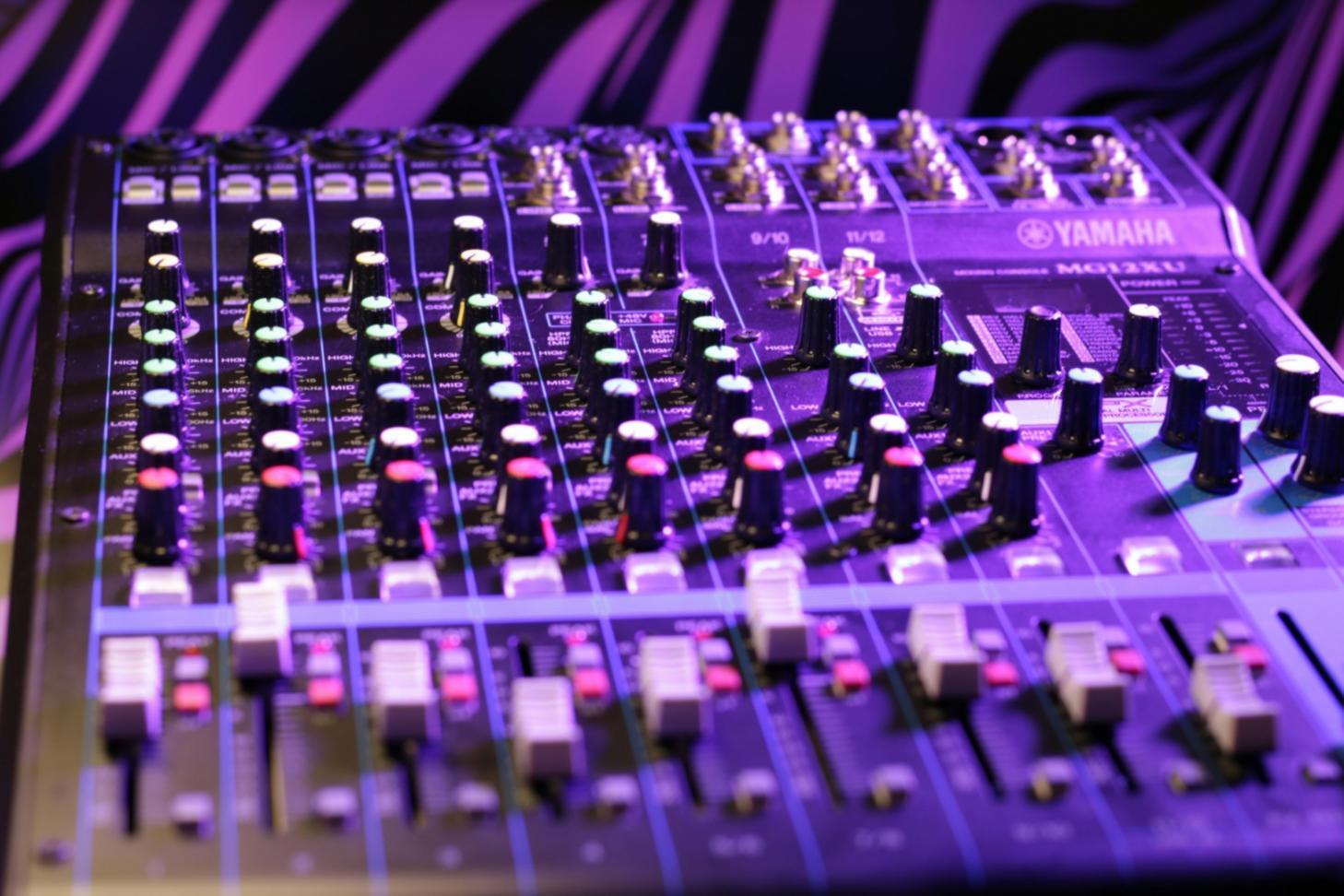Studio de composition musicale avec équipements créatifs